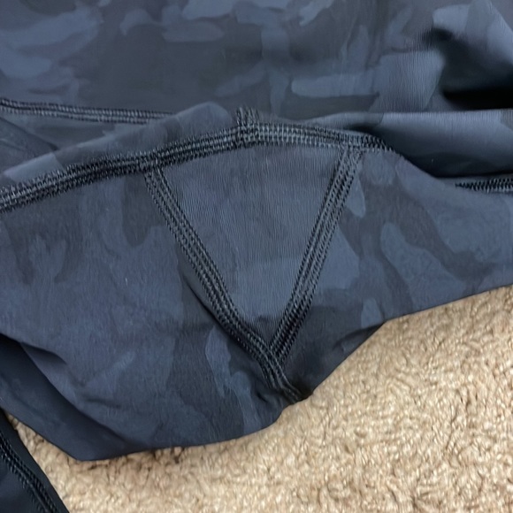 NWOT Lululemon 21” crop camo side mesh - Picture 4 of 8